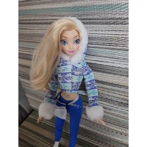 Custom Frozen Disney princess Elsa dressed with accessories